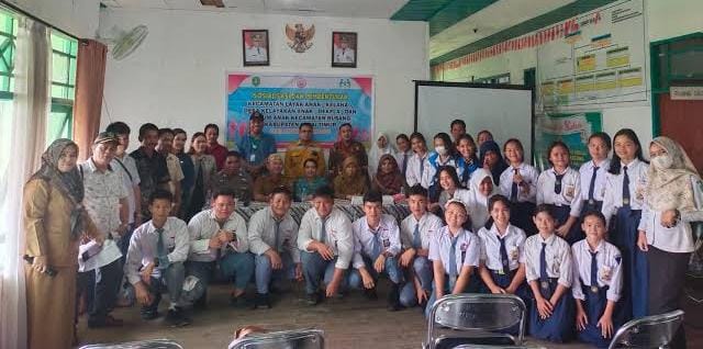 Dinas Pemberdayaan Perempuan dan Perlindungan Anak (DPPPA) Kabupaten Kutai Timur (Kutim) melakukan perjalanan jauh hingga ke wilayah hulu atau pedalaman
