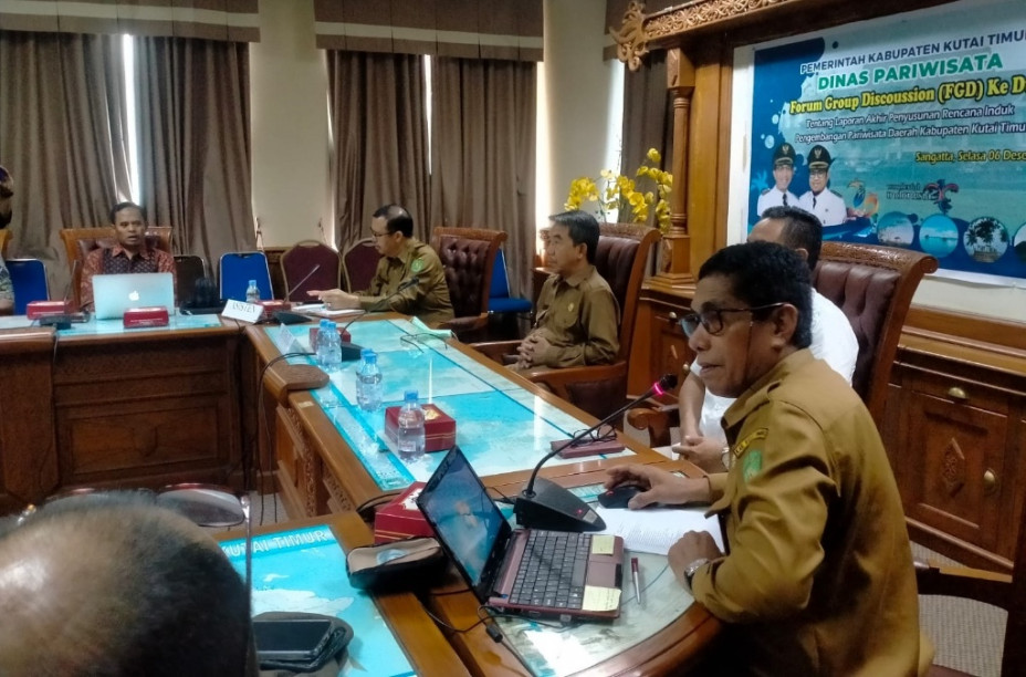 Ardiansyah Sulaiman Bupati Kabupaten Kutai Timur menghimbau kepada Dinas Pariwisata untuk pengembangan dan pembangunan pariwisata
