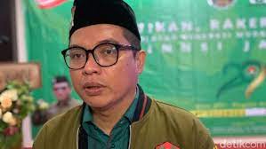 Indonesia resmi batal menjadi tuan rumah Piala Dunia U-20 2023. Ketua DPP PPP Achmad Baidowi atau Awiek menyayangkan dan menilai FIFA memiliki standar ganda.
